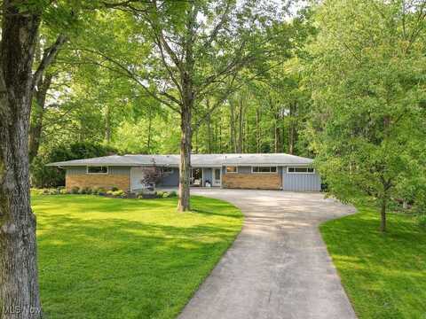 932 Bell Road, Chagrin Falls, OH 44022