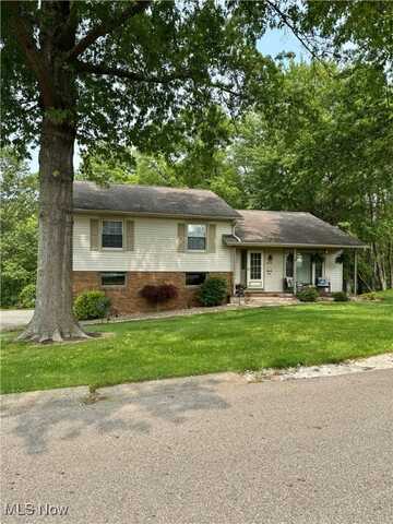 646 Ridgewood Drive, Coshocton, OH 43812