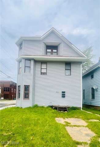 651 Wooster Road W, Barberton, OH 44203
