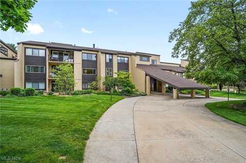 186 Court Drive, Fairlawn, OH 44333