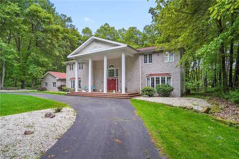8650 Hidden Hills Drive SE, Holland, OH 44484