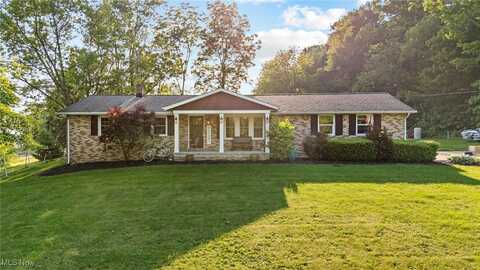 5765 Maplegrove Avenue NE, Louisville, OH 44641