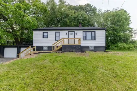 490 Bedford Road SE, Brookfield, OH 44403