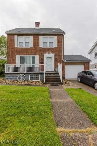3804 Collins Way, Weirton, WV 26062