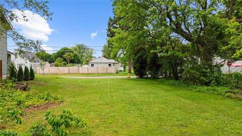 Essex Street, Akron, OH 44306