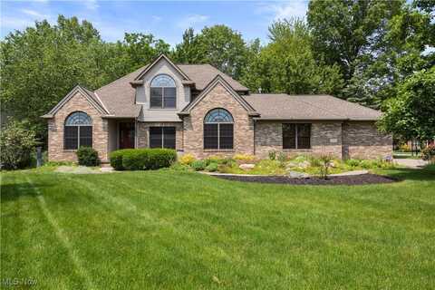 939 Barberry Circle, Amherst, OH 44001