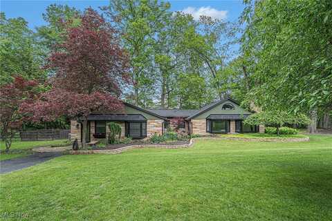 7750 Summerset Drive, Walton Hills, OH 44146