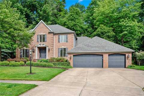 19154 Seven Oaks Drive, Strongsville, OH 44136