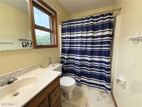 11737 Gladstone Road SW, North Jackson, OH 44451