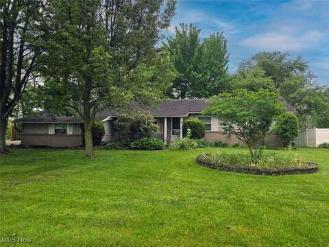 3212 Foxmoor Street NE, Hartville, OH 44632