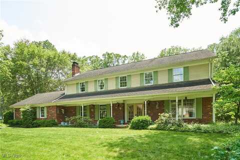 2450 Laurel Valley Drive, Akron, OH 44313