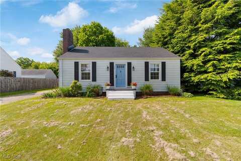 120 Woodland Street SW, Hartville, OH 44632
