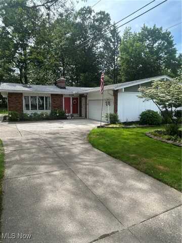 1758 Kenton Circle, Lyndhurst, OH 44124