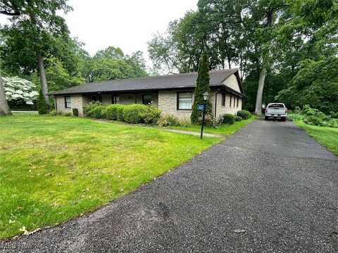 307 Steffy Avenue SW, Hartville, OH 44632