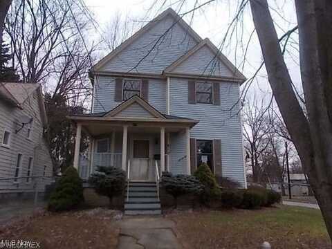 812 West, Elyria, OH 44035