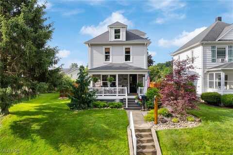 264 4th Street SW, Brewster, OH 44613
