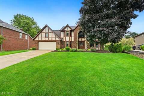 7700 Sparrow Flight Drive, Seven Hills, OH 44131