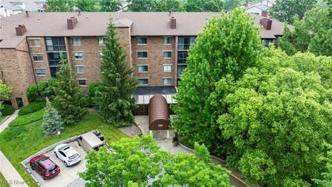 160 Fox Hollow Drive, Mayfield Heights, OH 44124
