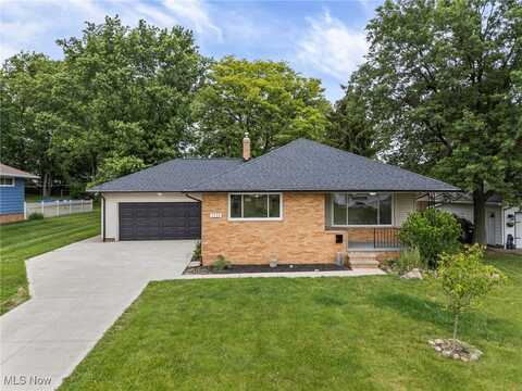 3336 Sunhaven Oval, Parma, OH 44134