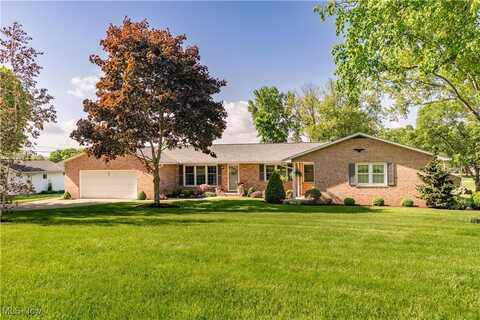 2022 Eloise Circle NE, Hartville, OH 44632