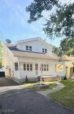 525 W Ravenwood Avenue, Youngstown, OH 44511