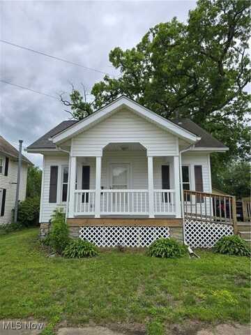 1138 Sherman Avenue NW, New Philadelphia, OH 44663