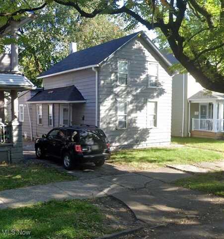 6900 Lawn Avenue, Cleveland, OH 44102