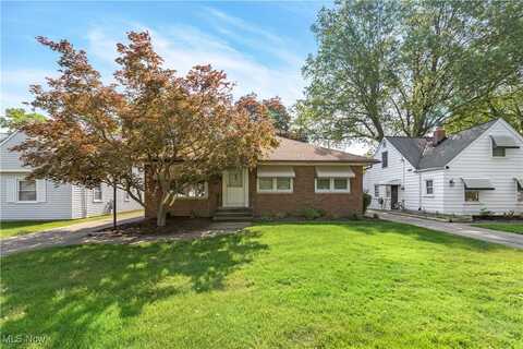 6913 Greenleaf Avenue, Parma, OH 44130