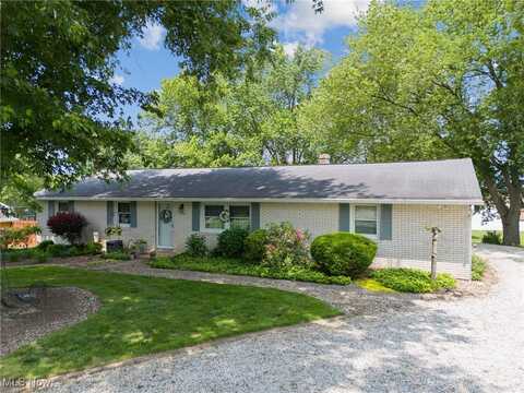 5725 Grove Street, Louisville, OH 44641
