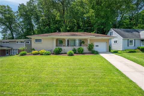 2002 Chapel Hill Drive, Youngstown, OH 44511