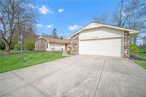 3995 Surfside Circle, Aurora, OH 44202