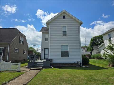 815 Denman Avenue, Coshocton, OH 43812