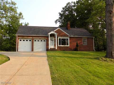 1032 Chestnut Road, Seven Hills, OH 44131