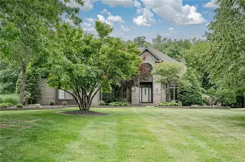 2950 Lamplight Lane, Willoughby Hills, OH 44094