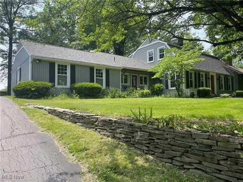 830 Blueberry Hill Drive, Canfield, OH 44406