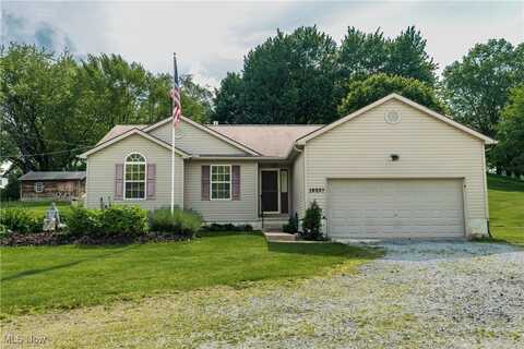10237 Middlebranch Avenue NE, Hartville, OH 44632