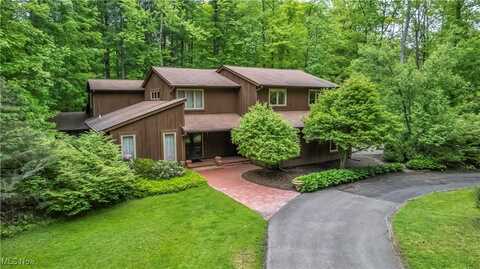10576 Hemlock Ridge Drive, Chardon, OH 44024