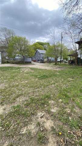 1442 Newton Street, Akron, OH 44305