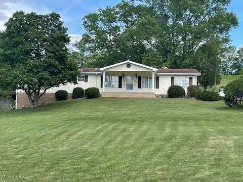 7680 Waynesburg Drive SE, Waynesburg, OH 44688