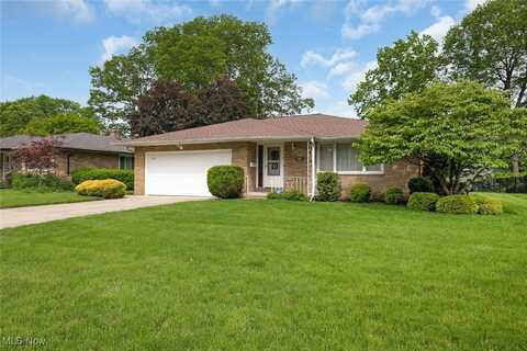 987 E Decker Drive, Seven Hills, OH 44131