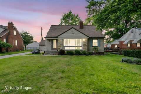 6548 Ridgewood Lakes Drive, Parma, OH 44129