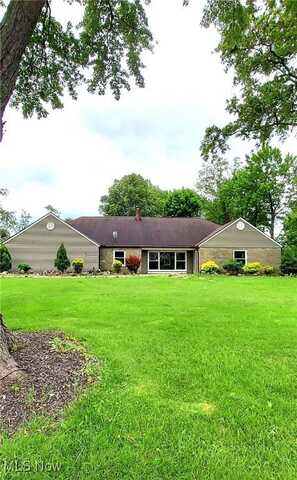 550 E Pleasant Valley Road, Seven Hills, OH 44131