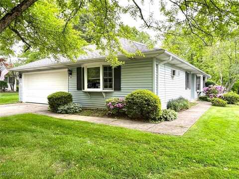 140 Burlington Oval Drive, Chardon, OH 44024
