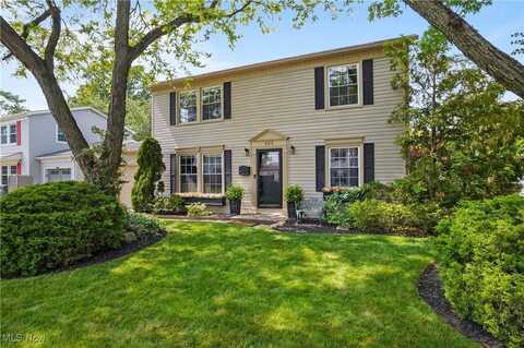 923 Barnes Avenue, Cuyahoga Falls, OH 44221