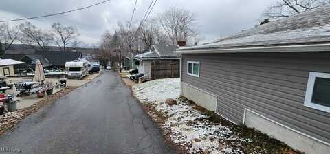 395 W Olden Avenue, Coventry, OH 44319