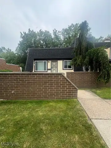 6462 State Road, Parma, OH 44134
