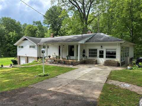 505 Woodside Street SW, Hartville, OH 44632