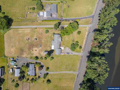 38014 River Dr, Lebanon, OR 97355