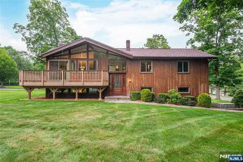 79 Gould Road, West Milford, NJ 07435