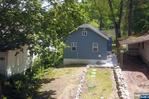 37 Lakeview Terrace, Oakland, NJ 07436